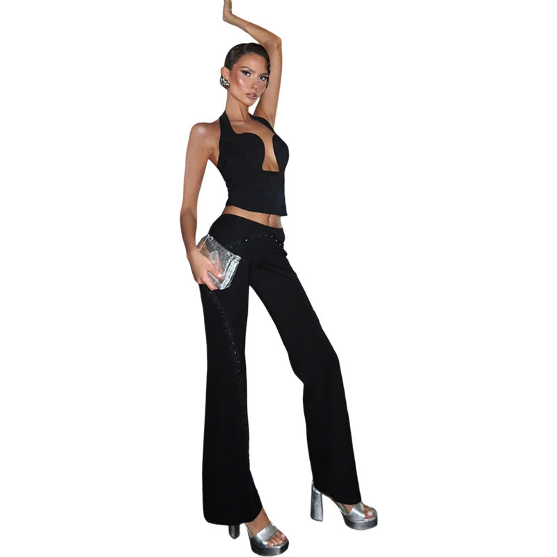Deep V-neck Sleeveless Cropped Top That Shows The Midriff