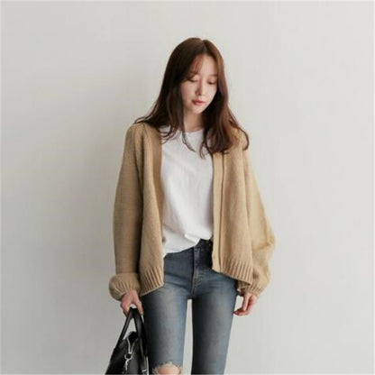 Simple short knit cardigan