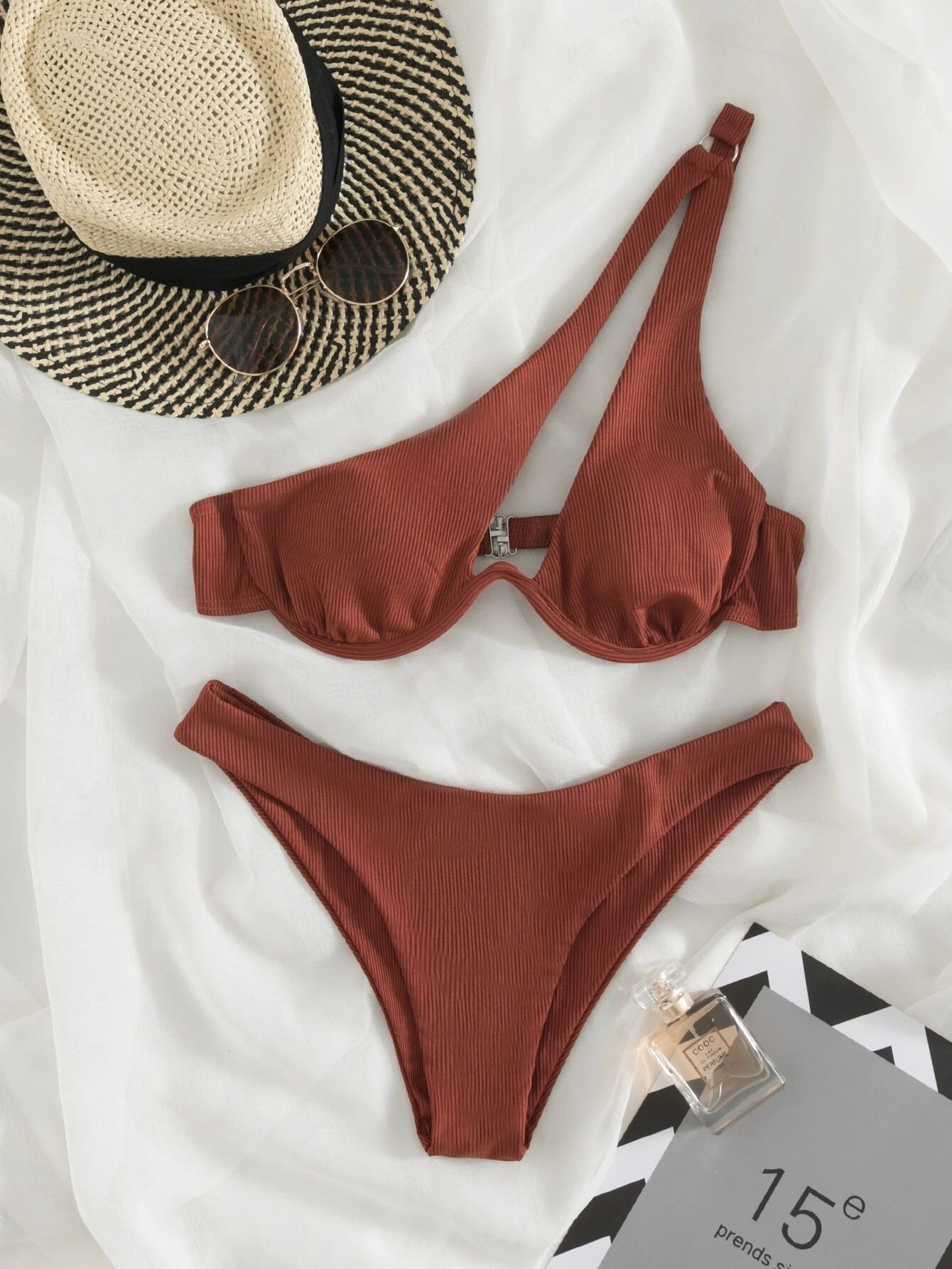 Ladies Split Swimsuit Solid Color One Shoulder Underwire Bikini