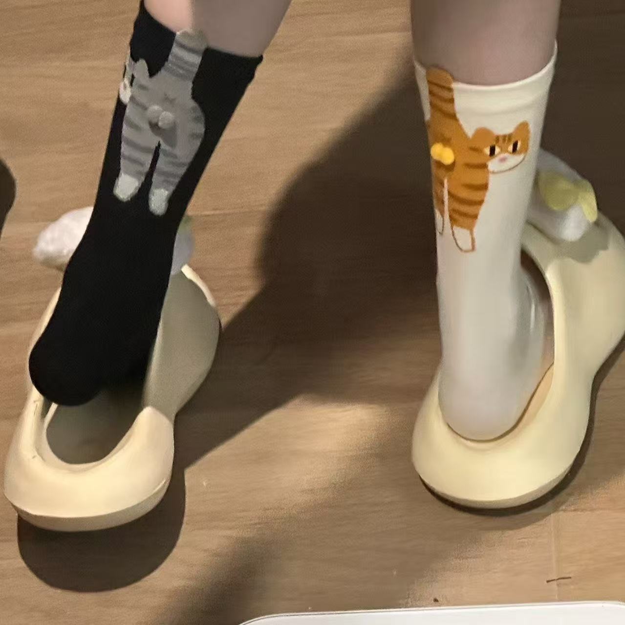 Cute Cat Socks With Balls Summer Breathable Soft Cotton Socks Funny Cotton Sock Middle Tube Girl Women Novelty Sport Socks